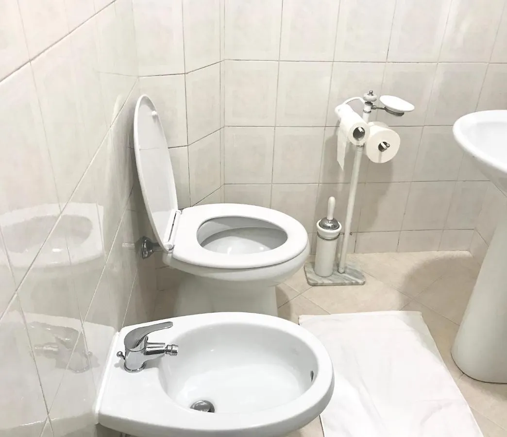4 Bed Rooms Luxury Apartment Near Colosseum Rome