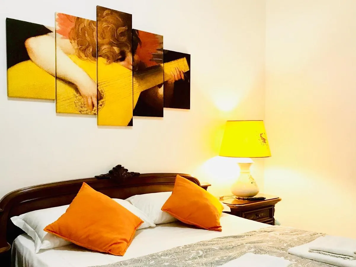 4 Bed Rooms Luxury Apartment Near Colosseum Rome 0*,
