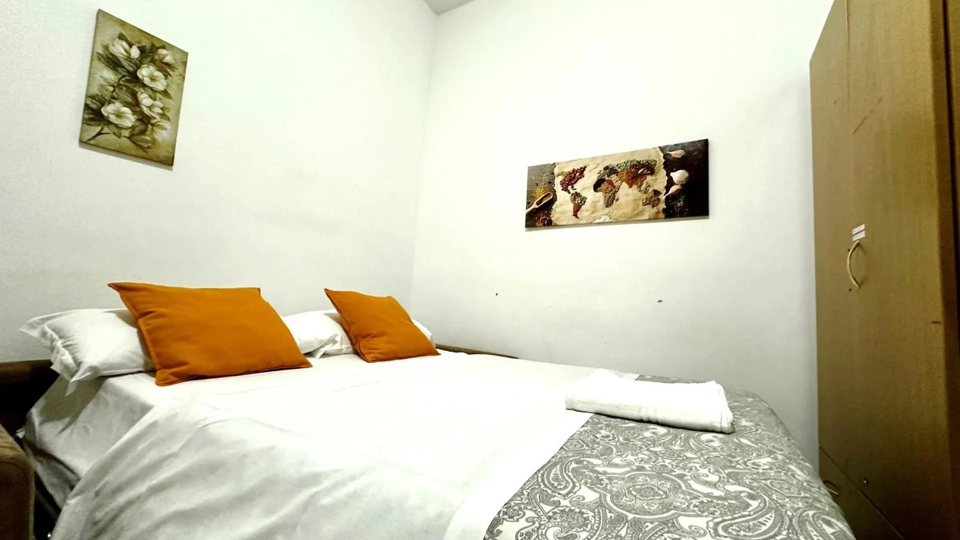 4 Bed Rooms Luxury Apartment Near Colosseum Rome