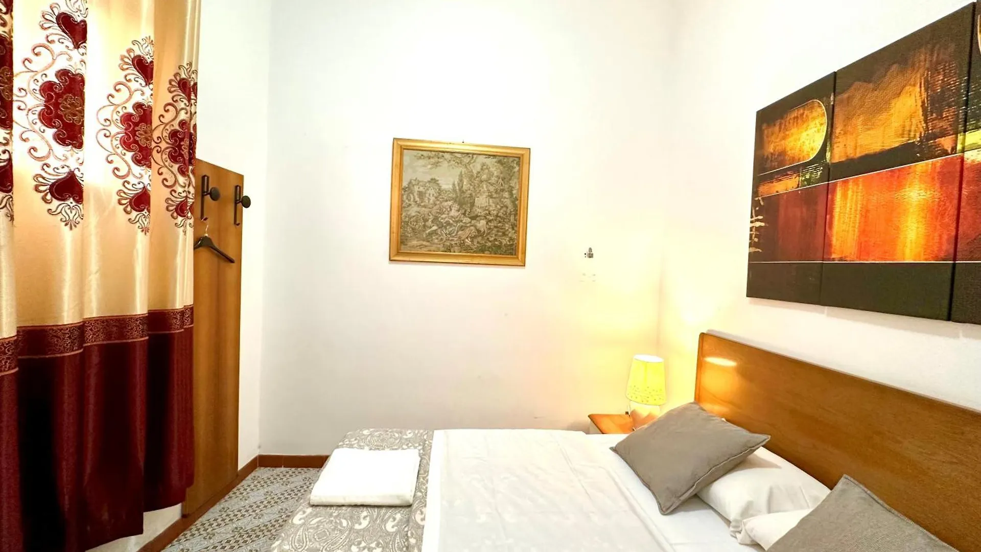 4 Bed Rooms Luxury Apartment Near Colosseum Rome Italy